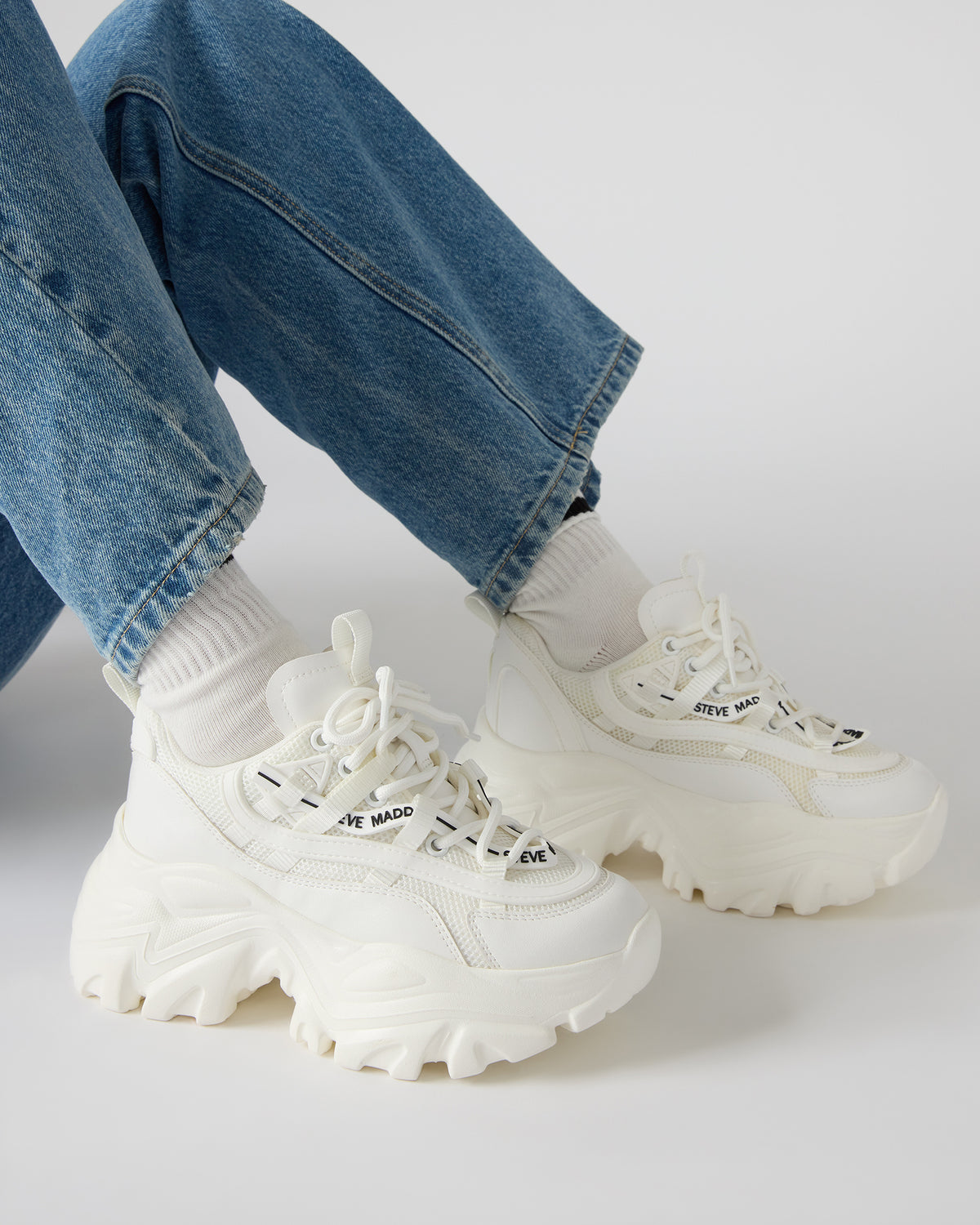RECOUPE White Women's Chunky Platform Low-Top Sneaker - Steve Madden