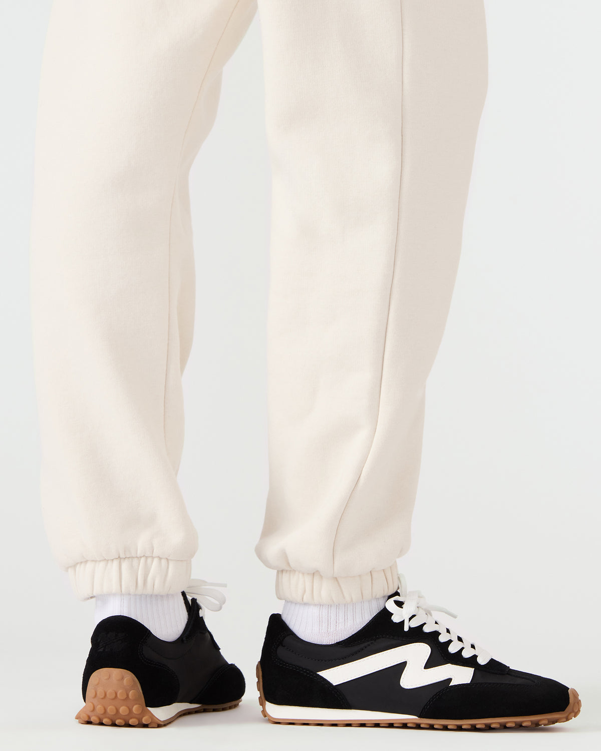 CASPER Black/White Low-Top Lace-Up Women's Sneaker - Steve Madden