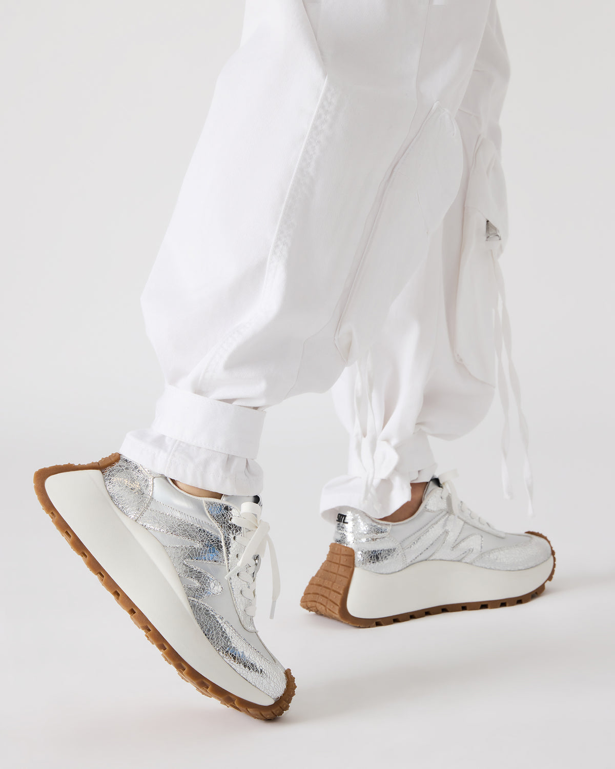 SUPERCAMPO Gold Multi Women's Platform Low-Top Sneaker - Steve Madden