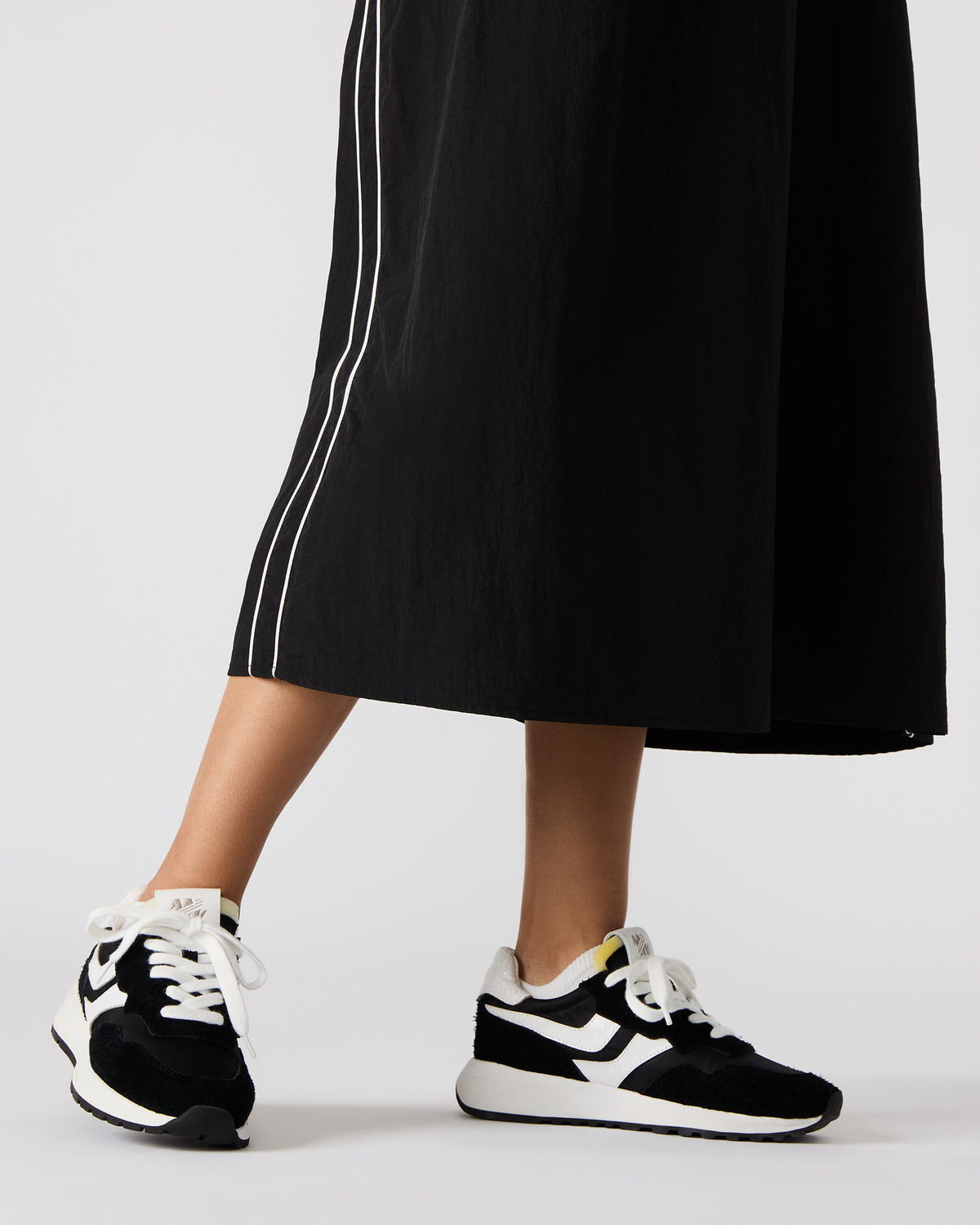 BURST Black Multi Women's Low-Top Lace-Up Sneaker - Steve Madden
