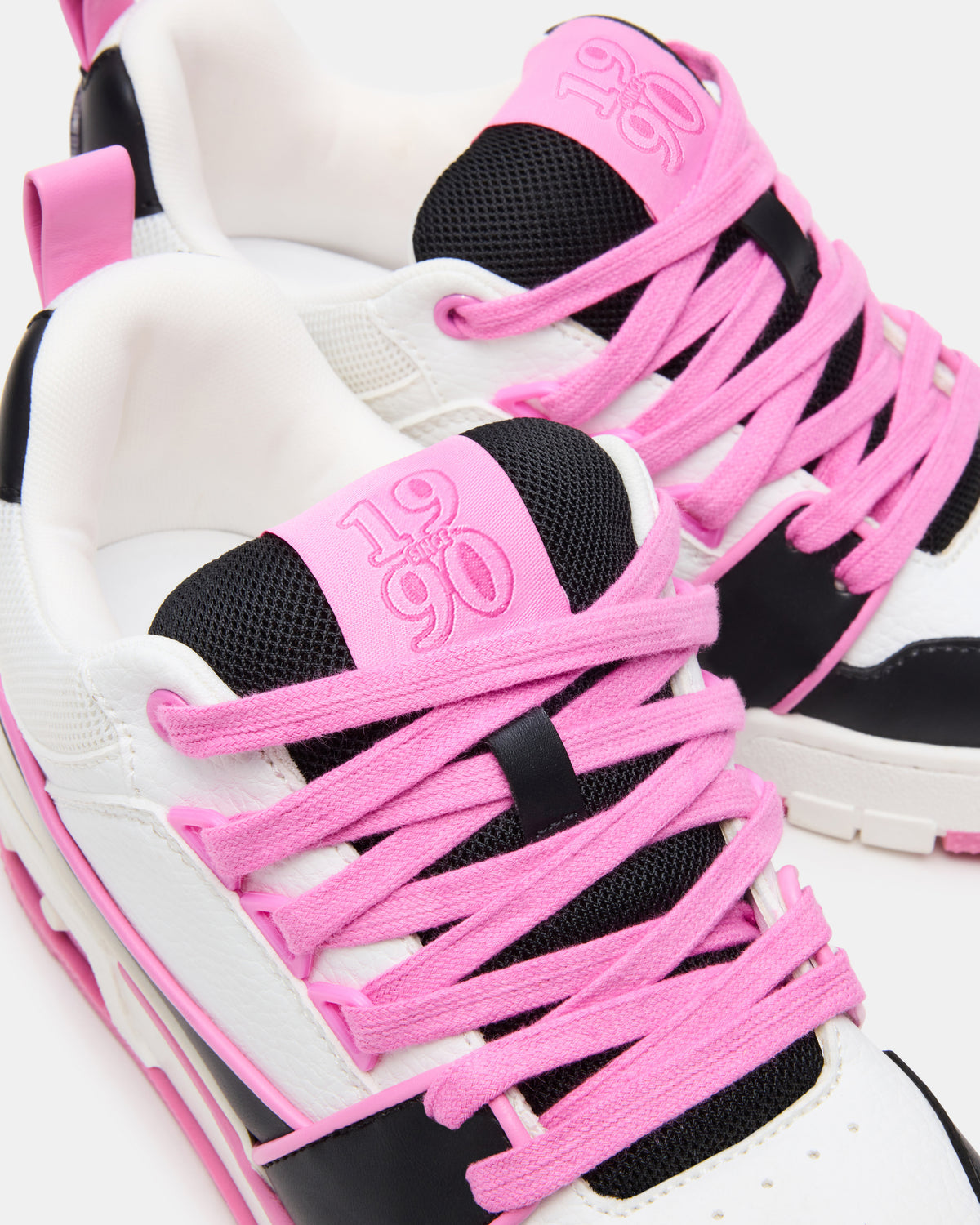 SKATER Black/Pink Low-Top Lace-Up Women's Sneaker - Steve Madden