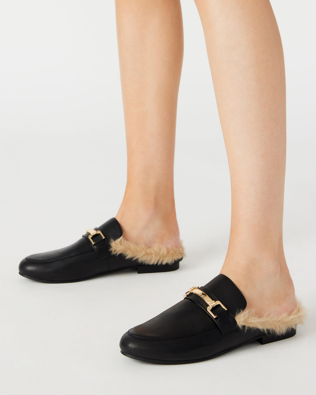 KHLOE Black Leather Women's Faux Fur Mule - Steve Madden