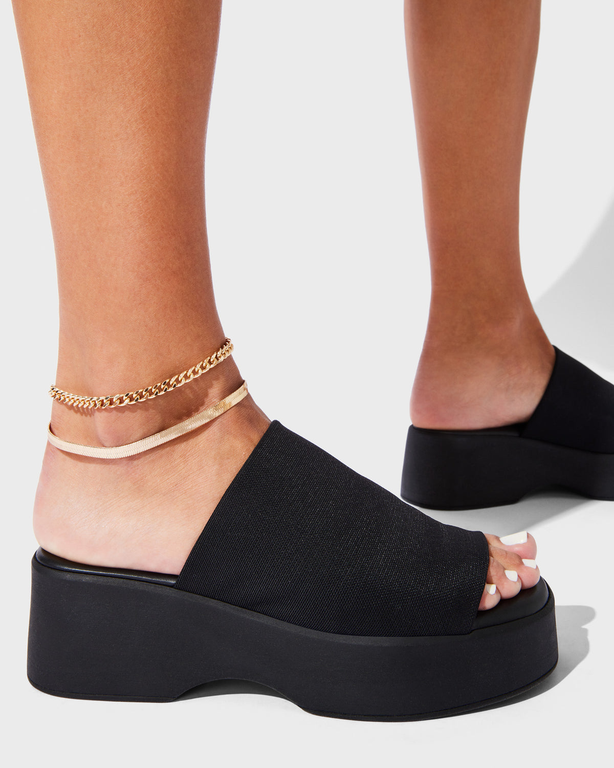 SLINKY30 Black Women's Platform Sandal - Steve Madden