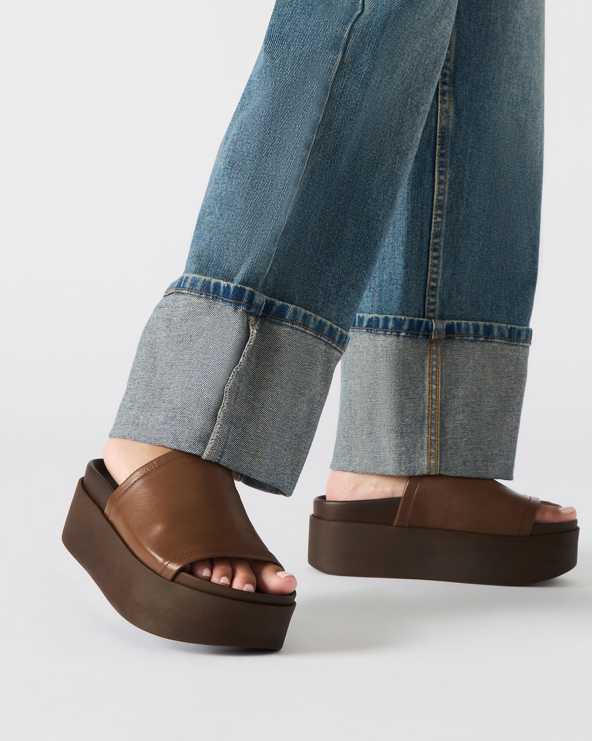ARWEN Brown Leather Women's Platform Footbed Slide Chunky Sandal - Steve Madden