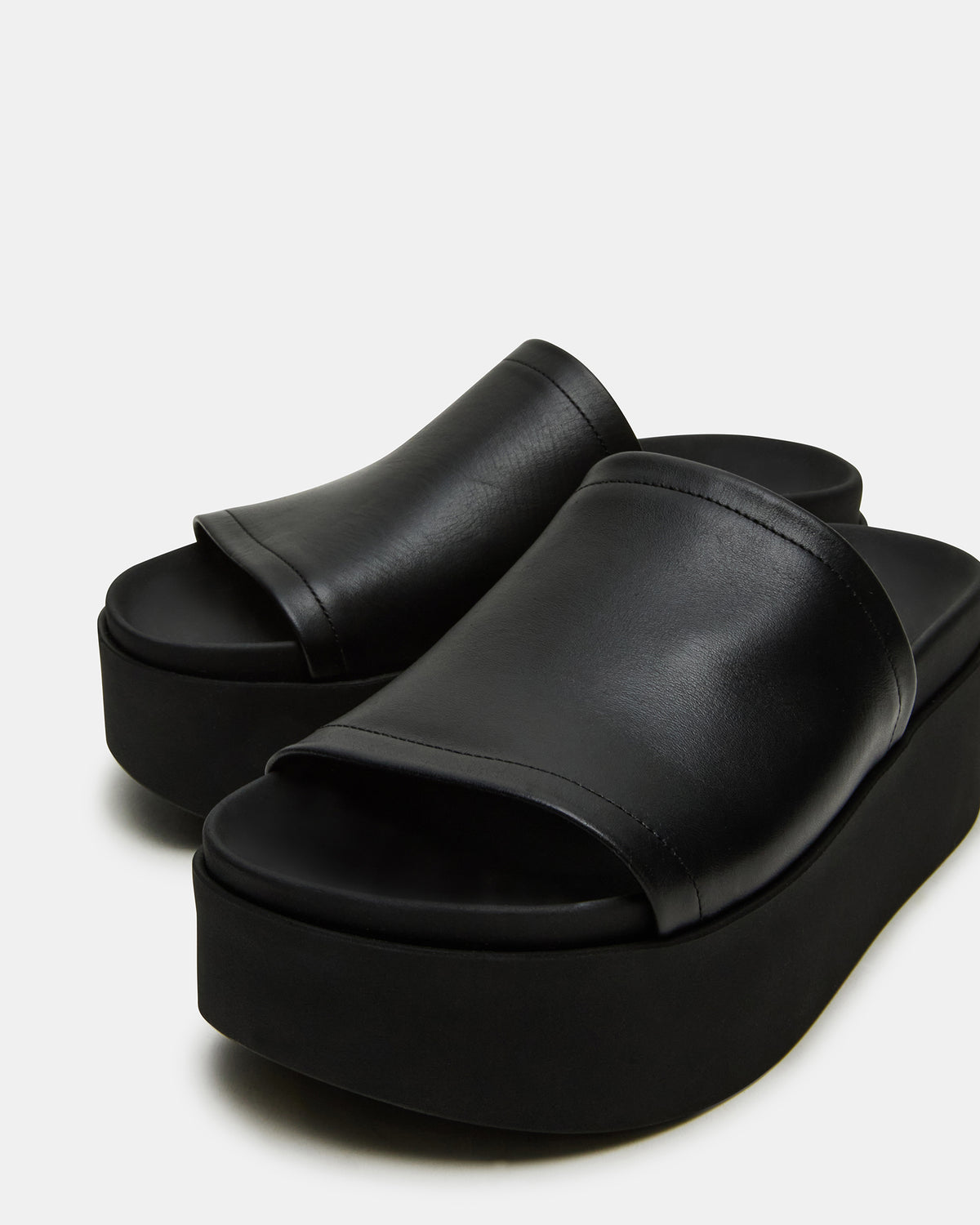 ARWEN Black Leather Women's Platform Footbed Slide Chunky Sandal - Steve Madden
