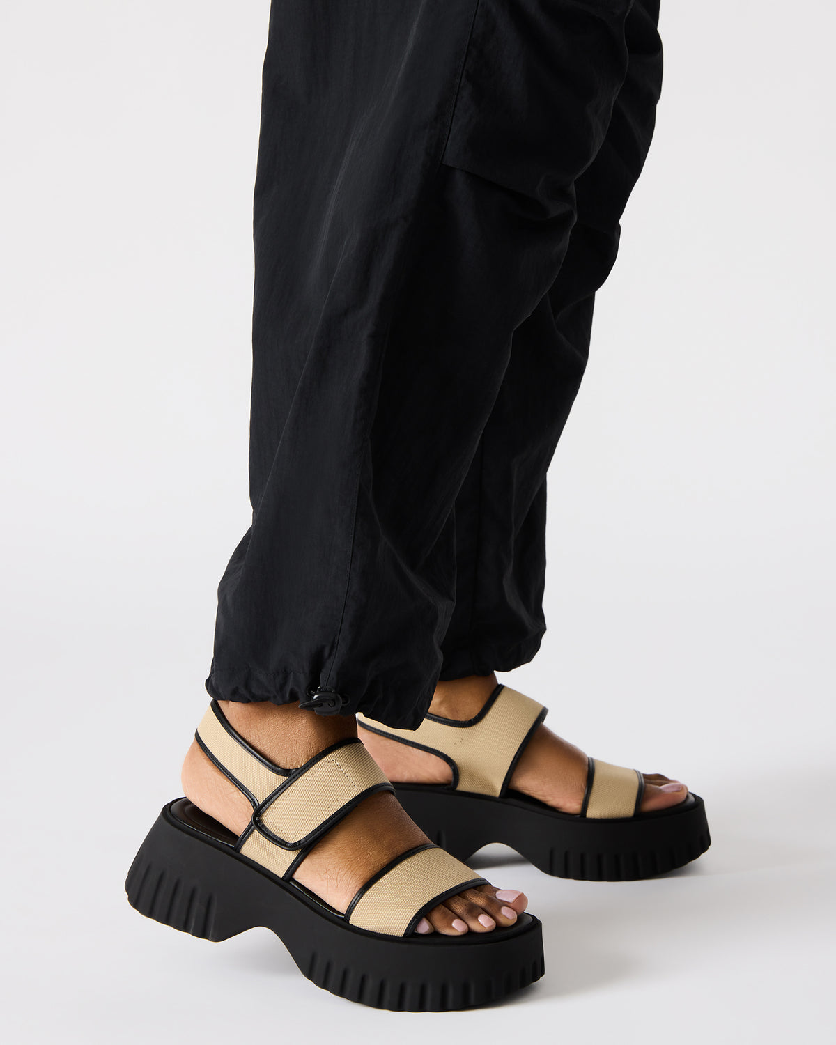 GROVER Black/Tan Women's Square-Toe Platform Sandal - Steve Madden