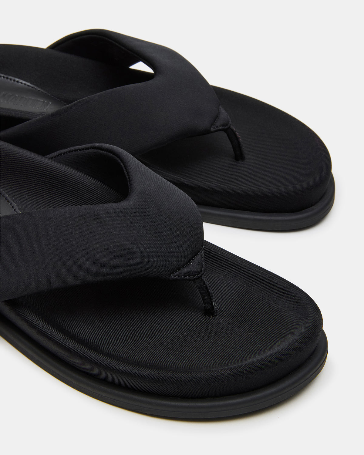 ZINNIA Black Women's Thong Footbed Sandal - Steve Madden