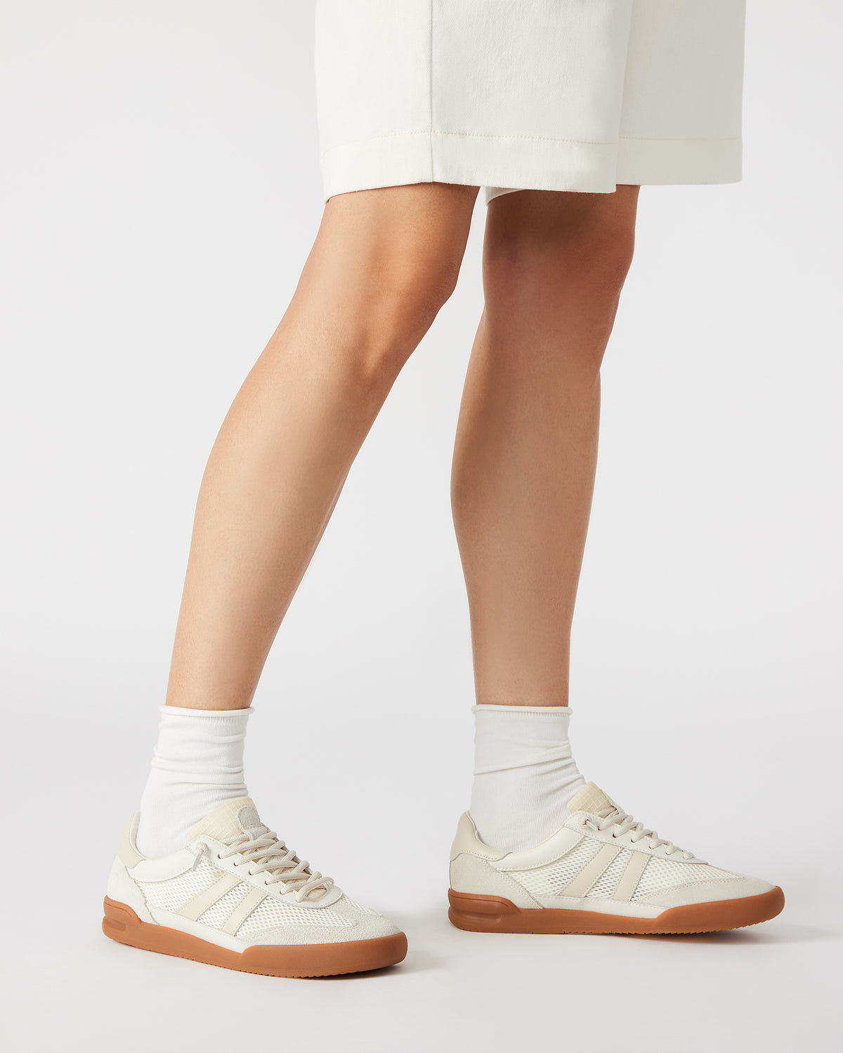VERDICT White Multi Women's Lace-Up Sneaker - Steve Madden
