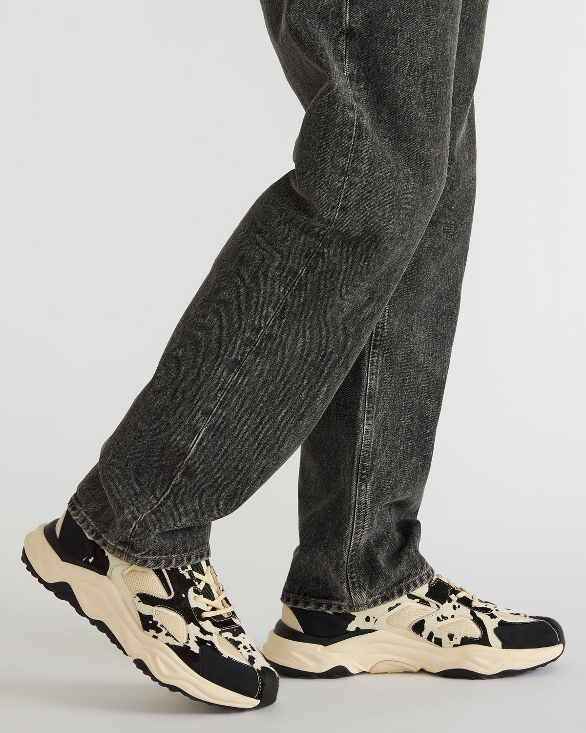 SALVADOR Black/White Low-Top Lace-Up Men's Sneaker - Steve Madden
