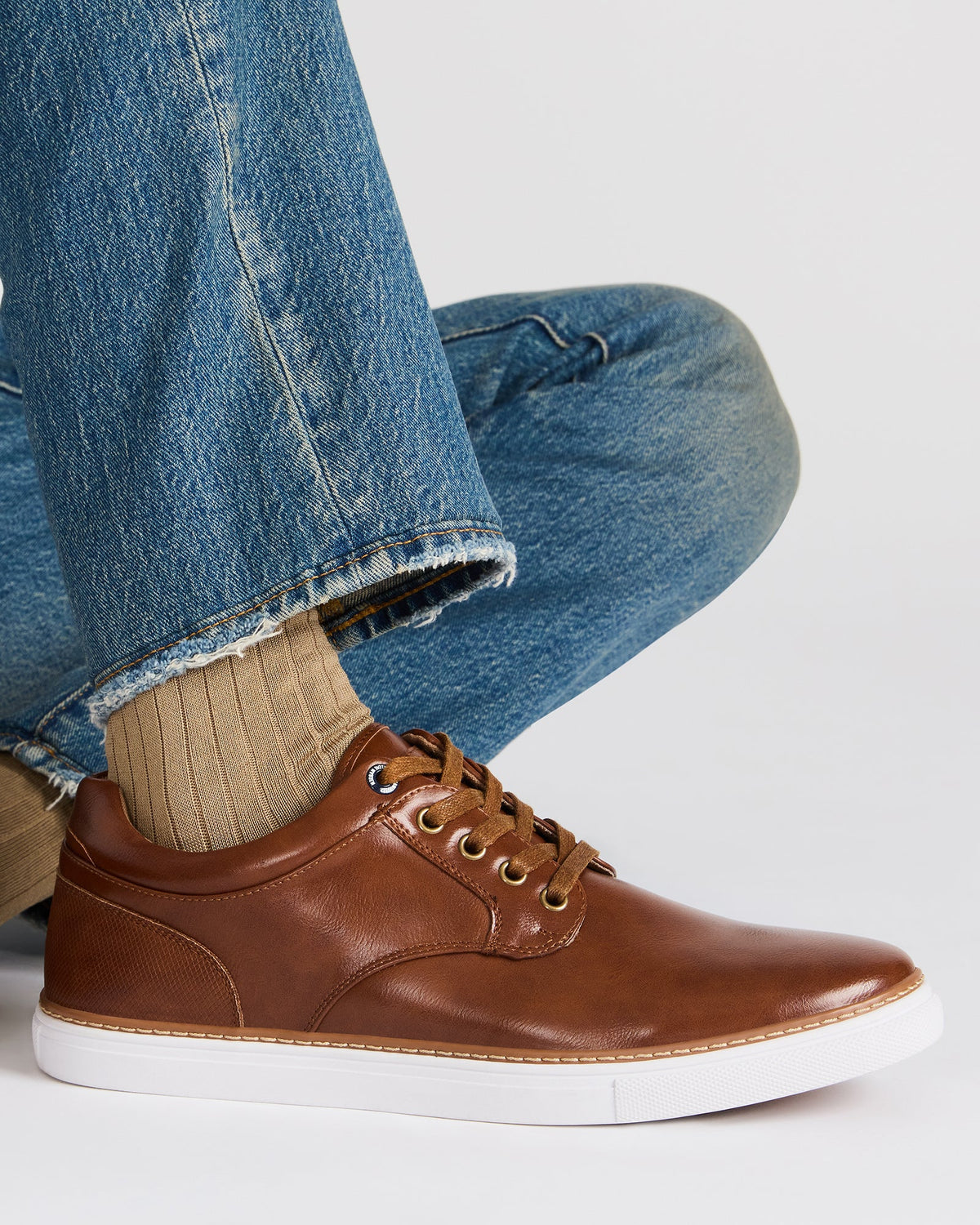GUSS Tan Low-Top Men's Casual Shoe - Steve Madden