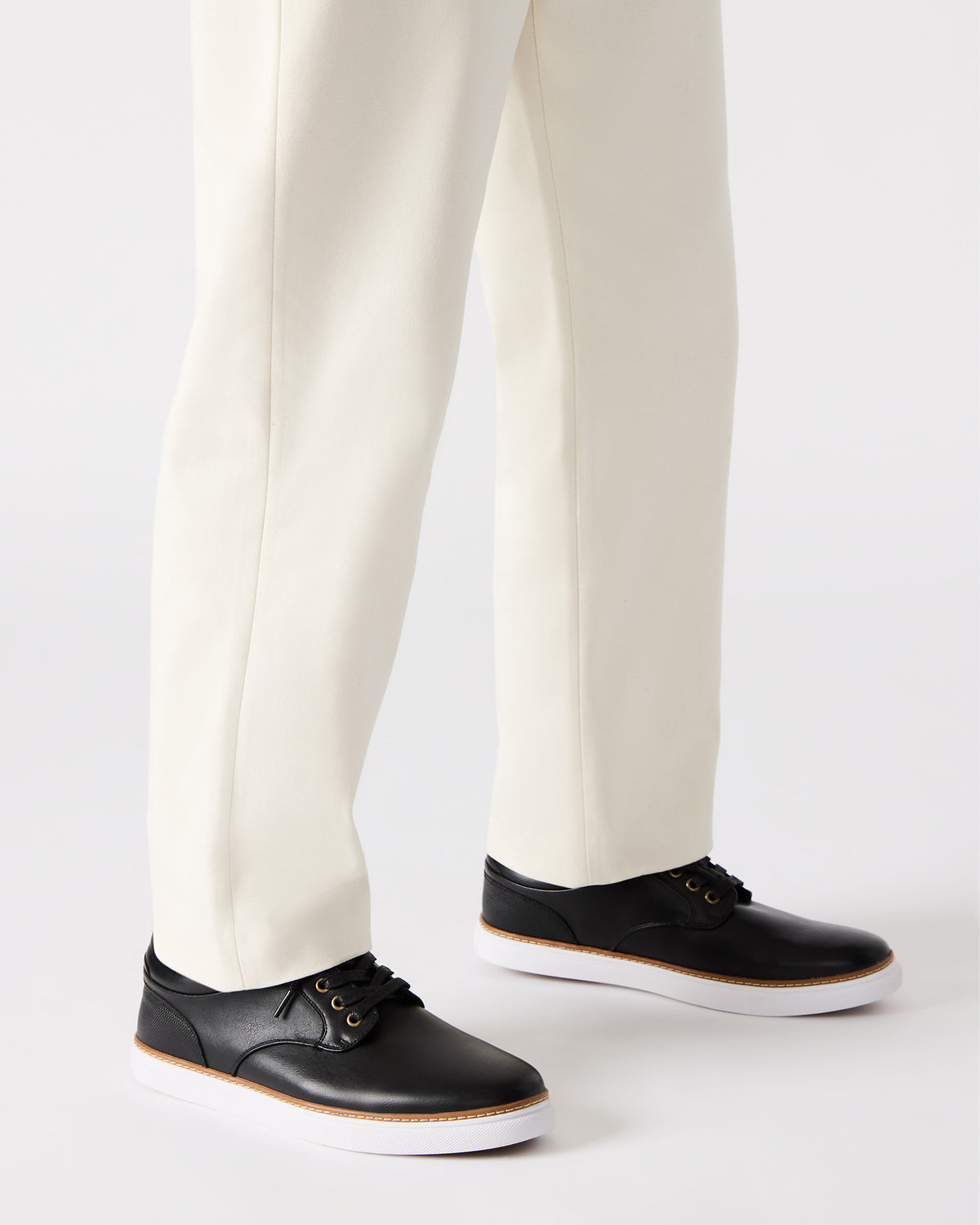 GUSS Black Low-Top Men's Casual Shoe - Steve Madden