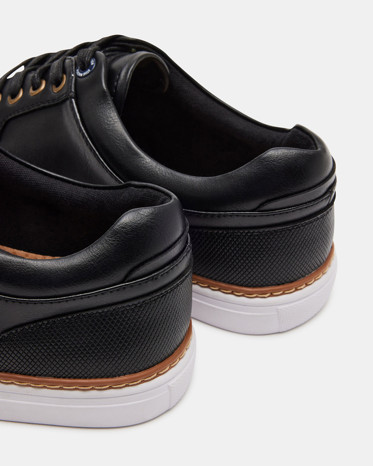 GUSS Black Low-Top Men's Casual Shoe - Steve Madden