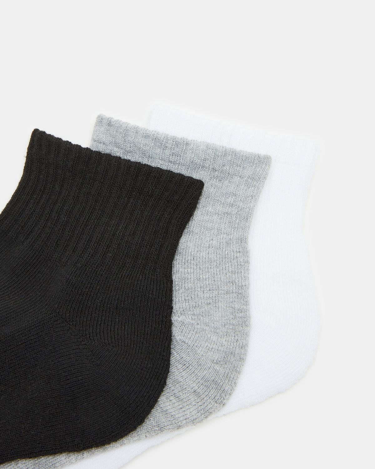 SPORT CUSHION QUARTER SOCKS BLACK/WHITE | Men's Sport Quarter Socks - Steve Madden