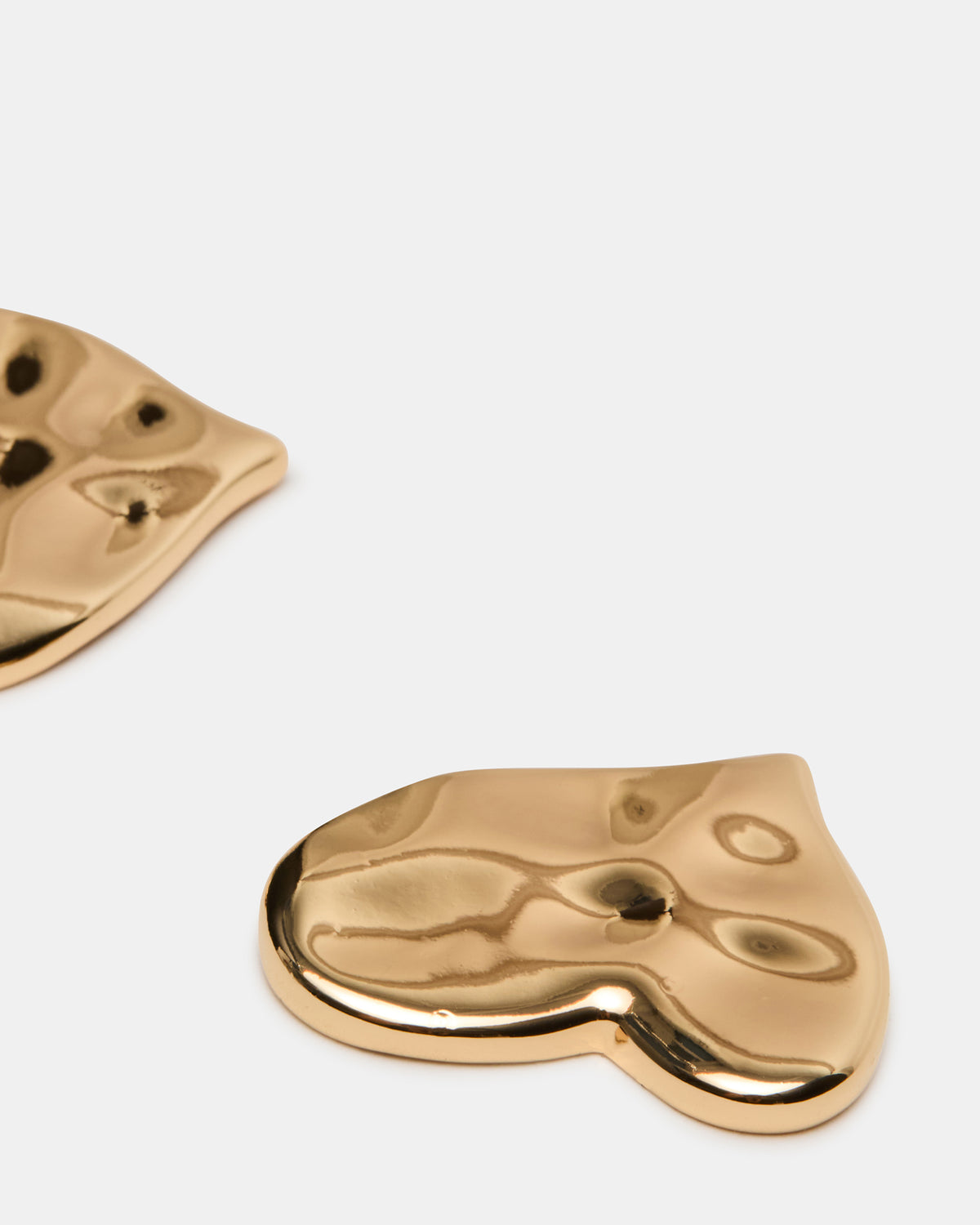 TEXTURED HEART STUD EARRINGS GOLD Women's Textured Heart Stud Earrings - Steve Madden