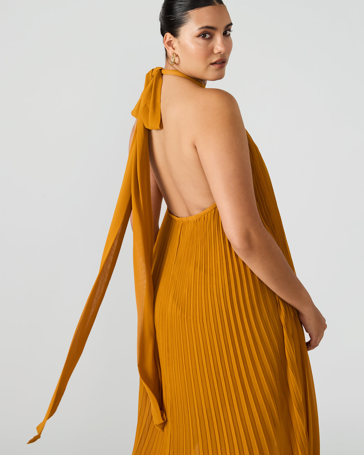 MARAYA Tuscan Gold Flowy Halter Women's Maxi Dress - Steve Madden
