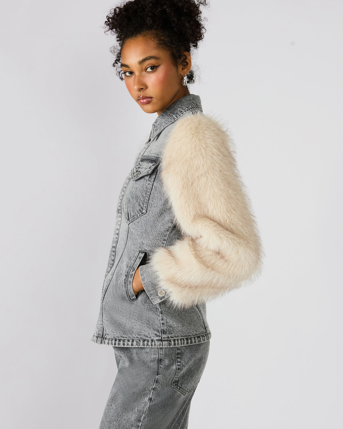 PARKER Fog Faux Fur Long-Sleeved Button-Up Denim Women's Jacket - Steve Madden
