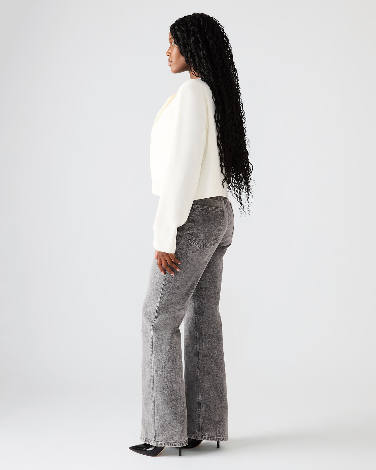 SERENEA White Women's Long-Sleeved Open-Front Blazer - Steve Madden