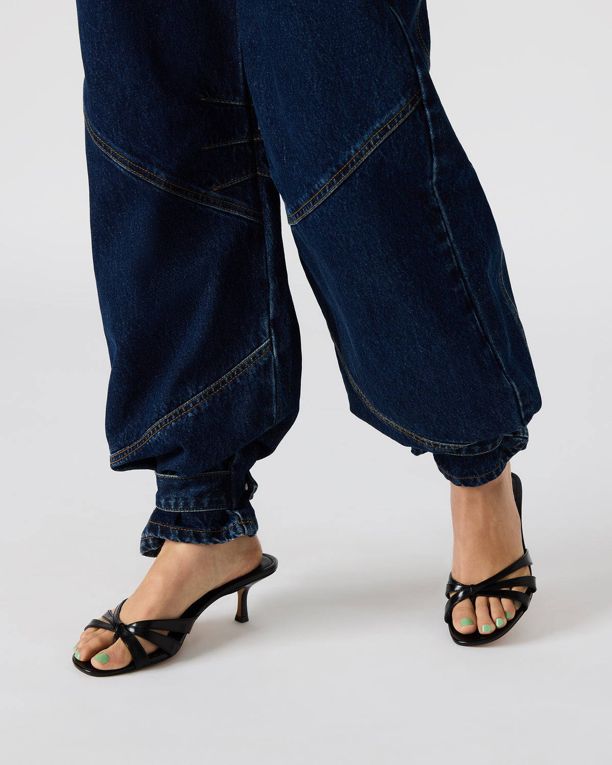 TRE Dark Denim Barrel Women's Jean - Steve Madden